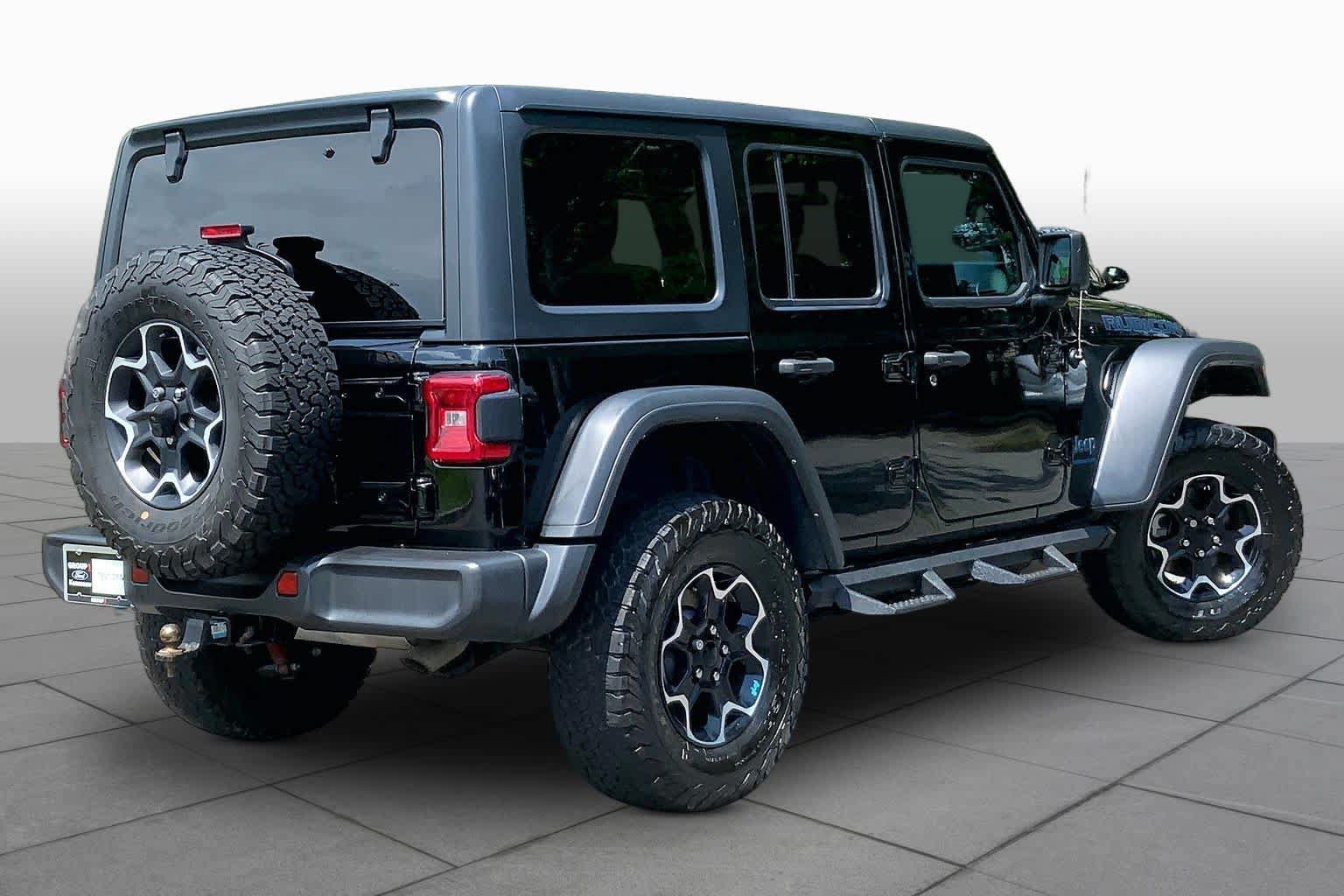 Used 2023 Jeep Wrangler Unlimited Rubicon 4xe w/ Cold Weather Group AWD/4WD image 13