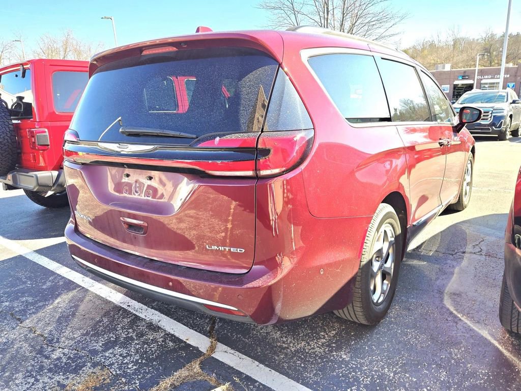 Used 2022 Chrysler Pacifica Limited image 2