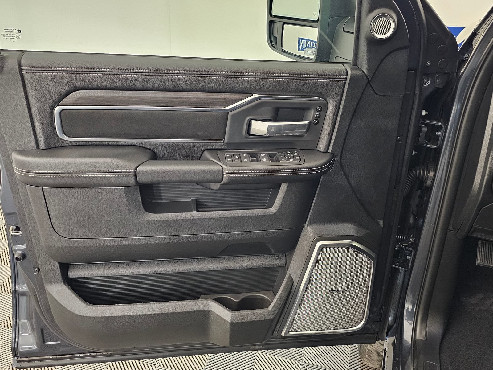 New 2026 RAM 2500 Laramie AWD/4WD image 2