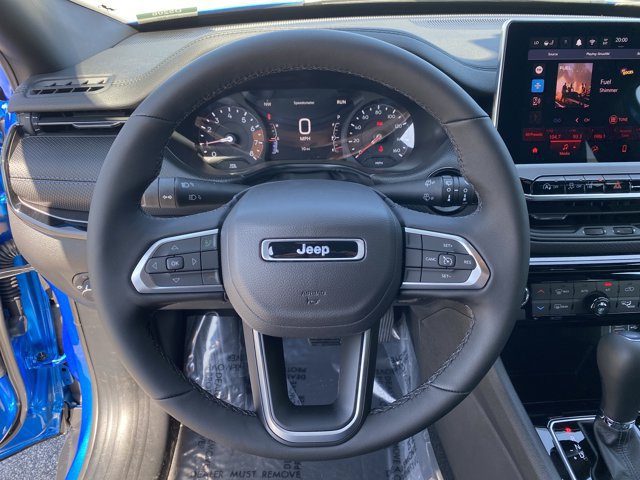 New 2025 Jeep Compass Latitude w/ Sun & Sound Group AWD/4WD image 28