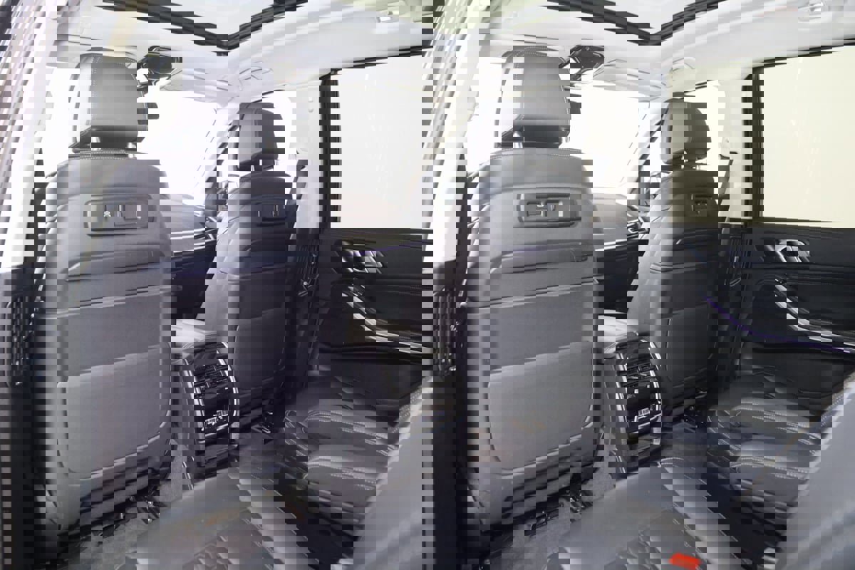 Used 2022 BMW X7 xDrive40i w/ Premium Package image 55