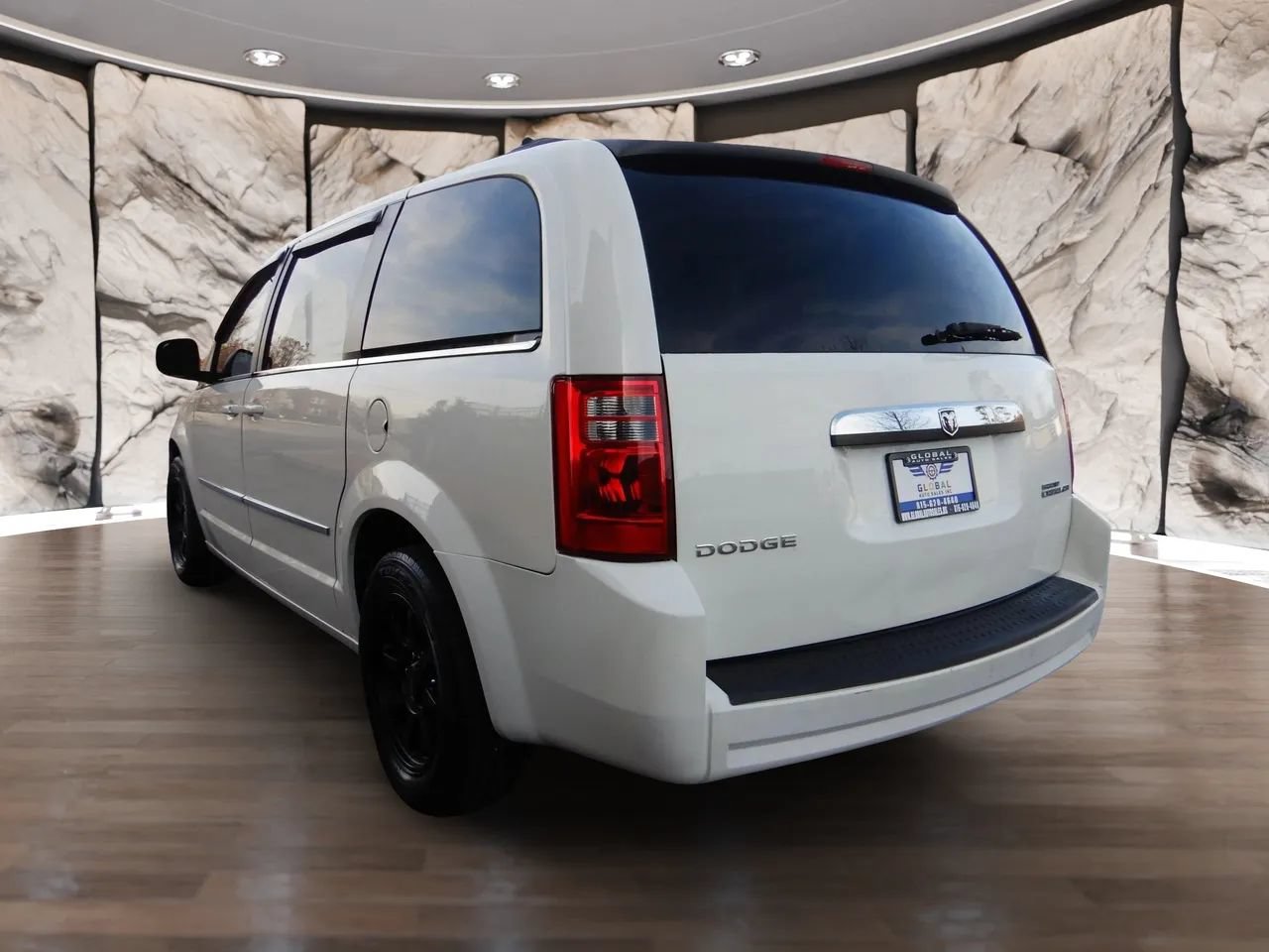 Used 2010 Dodge Grand Caravan SXT FWD image 9