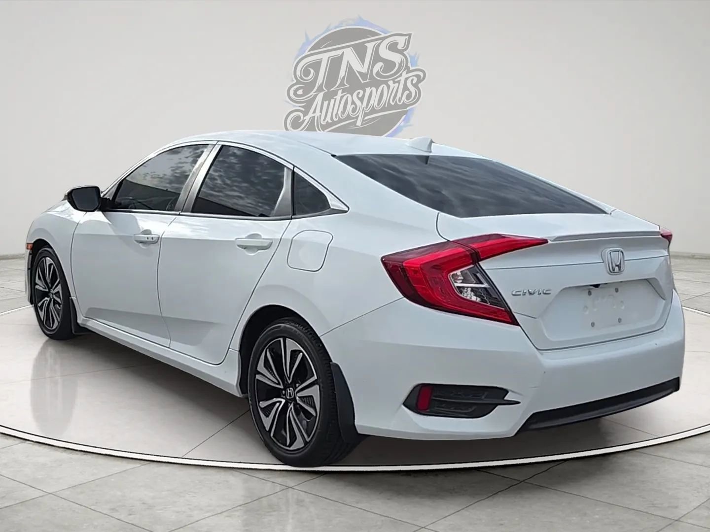 Used 2018 Honda Civic EX-L image 3