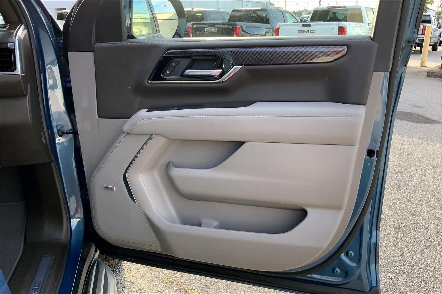 Used 2025 GMC Yukon Elevation w/ Technology Package AWD/4WD image 22