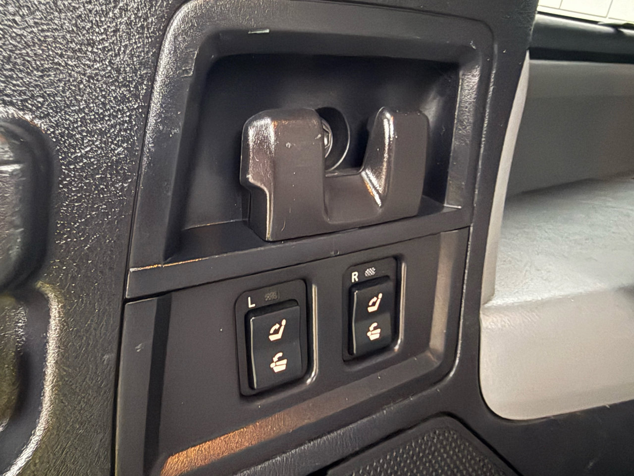 Used 2012 Toyota Sequoia Platinum image 21