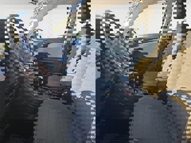 Used 2022 Volkswagen Taos SE w/ Panoramic Sunroof Package image 9