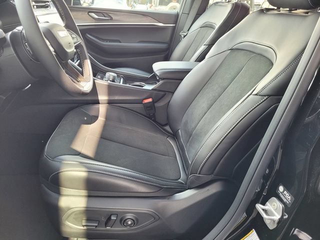 New 2026 Jeep Grand Cherokee Altitude AWD/4WD image 8