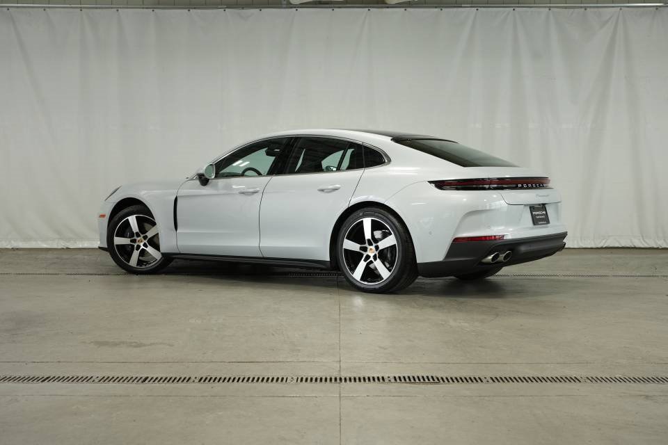 New 2025 Porsche Panamera 4 image 3
