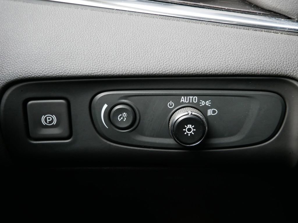 Used 2021 Buick Enclave Avenir w/ Avenir Technology Package AWD/4WD image 31