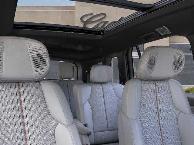 New 2027 Cadillac Vistiq Luxury w/ LPO, Floor Liner Package AWD/4WD image 24