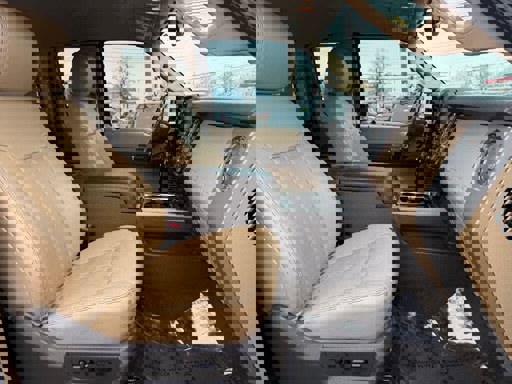 Used 2016 Ford F350 Lariat w/ Chrome Package image 27