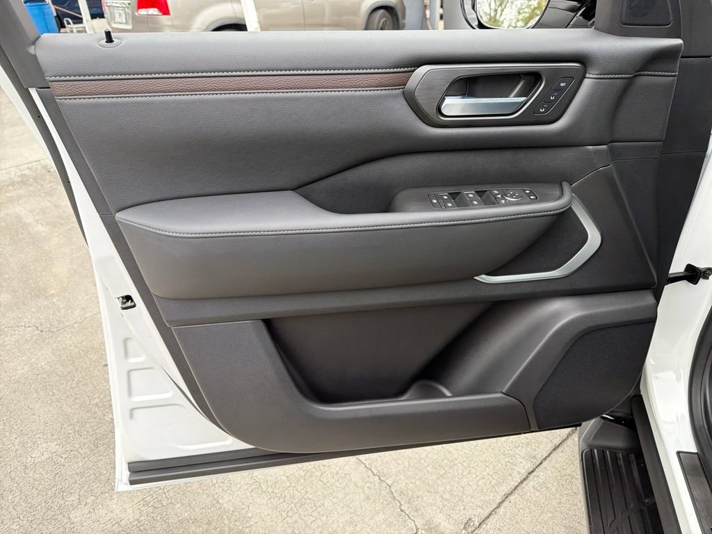 New 2026 Nissan Armada Platinum RWD image 18