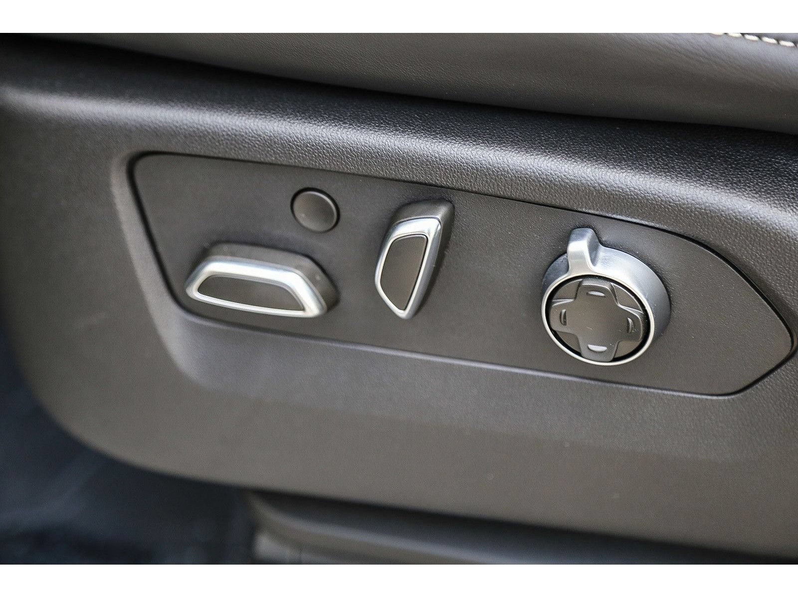 Used 2025 Cadillac Escalade ESV V AWD/4WD image 20