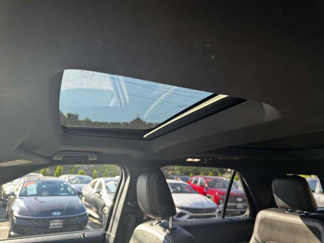 Used 2019 Ford Explorer XLT w/ Equipment Group 202A AWD/4WD image 19
