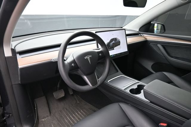 Used 2024 Tesla Model Y Long Range AWD/4WD image 17