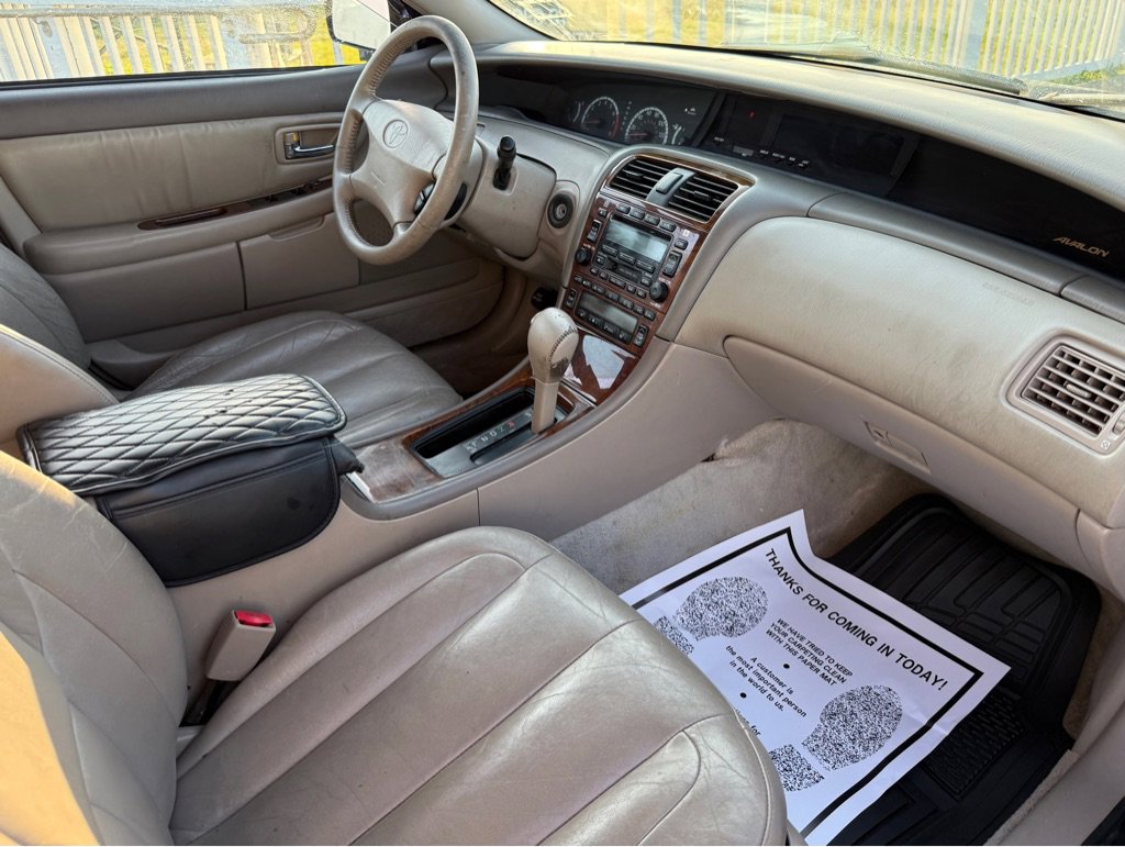 Used 2000 Toyota Avalon XLS FWD image 11