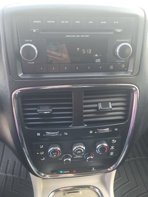 Used 2014 Dodge Grand Caravan SXT FWD image 9