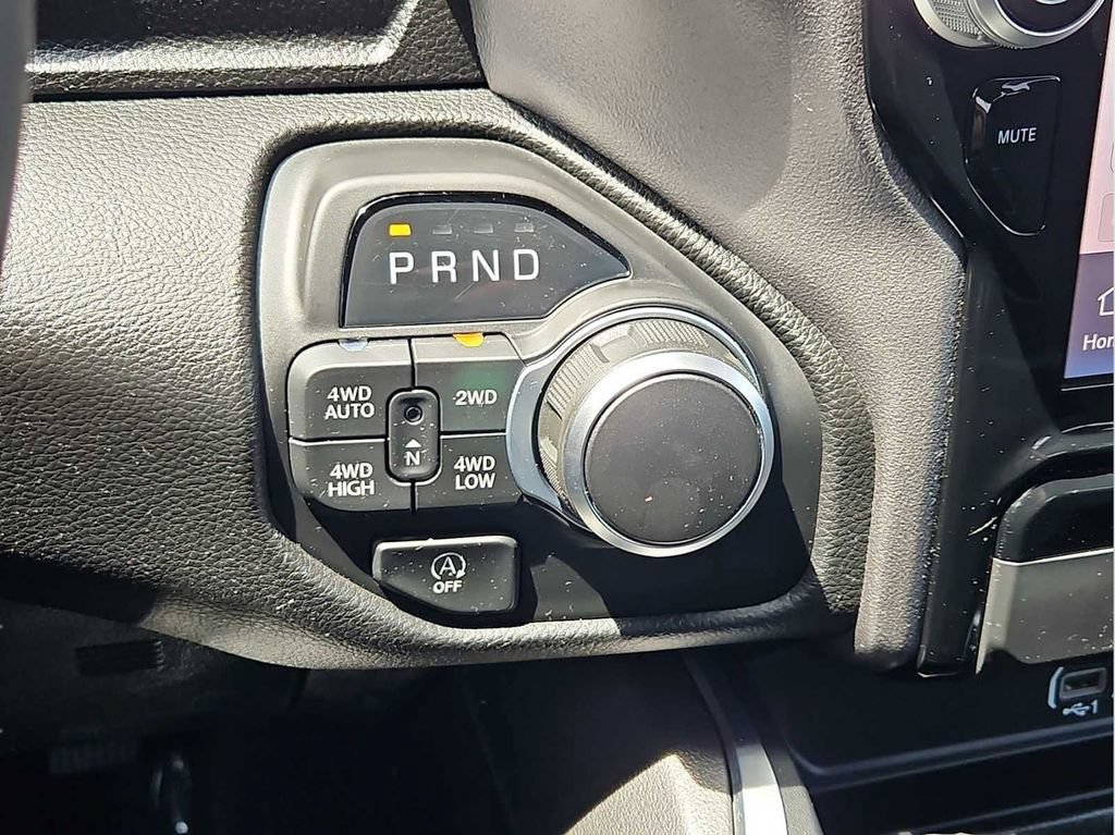 Used 2025 RAM 1500 Big Horn AWD/4WD image 15