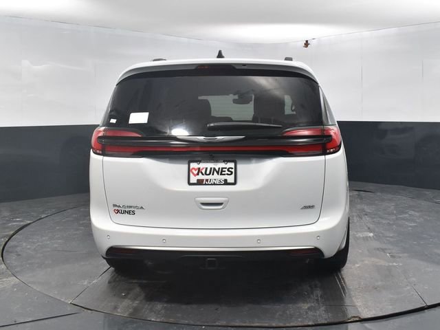 New 2026 Chrysler Pacifica Pinnacle w/ Trailer Tow Group image 8