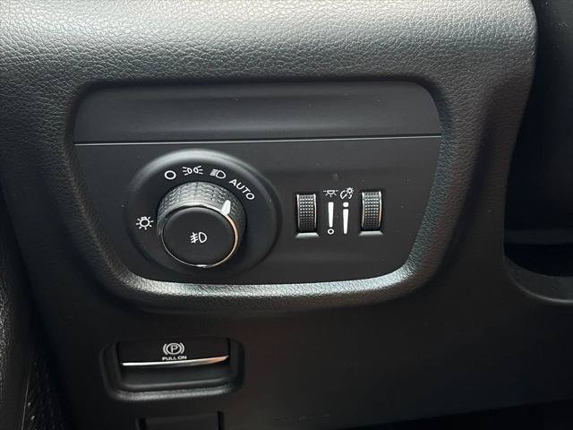 Certified 2025 Jeep Grand Cherokee Limited w/ Luxury Tech Group II AWD/4WD image 53
