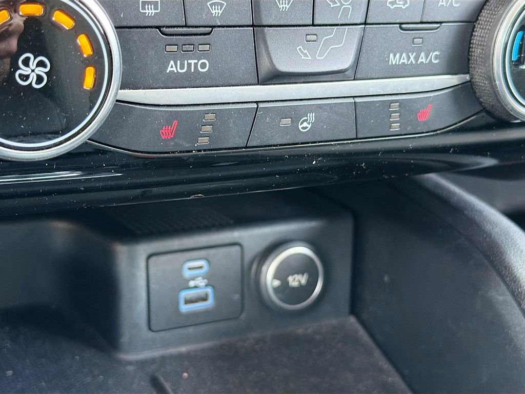 Used 2021 Ford Escape SE w/ Cold Weather Package image 12