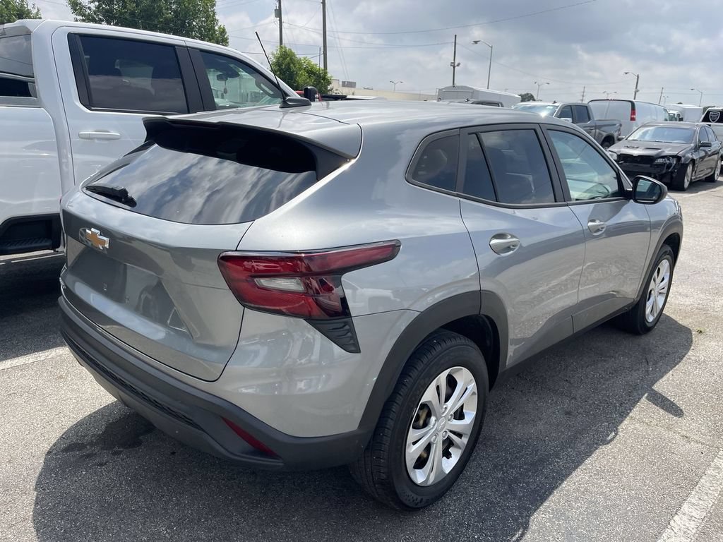Used 2024 Chevrolet Trax LS w/ Driver Confidence Package FWD image 8