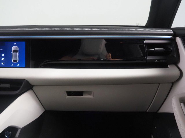 Used 2024 Porsche Macan 4 Electric image 57