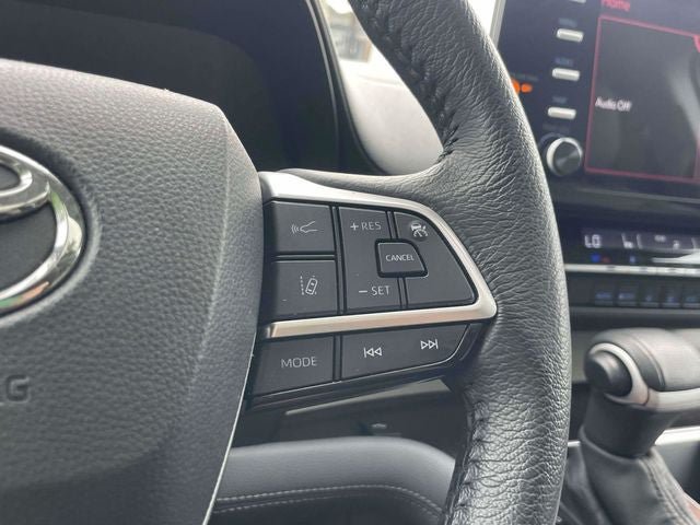 Certified 2024 Toyota Sienna XLE FWD image 25