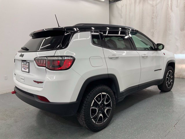 Used 2025 Jeep Compass Trailhawk AWD/4WD image 7