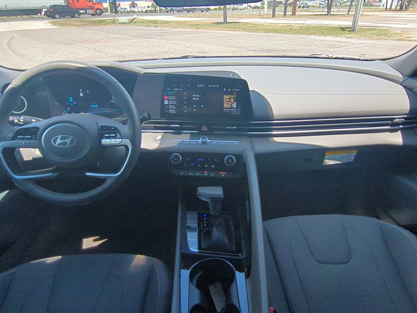 Certified 2025 Hyundai Elantra SEL FWD image 16