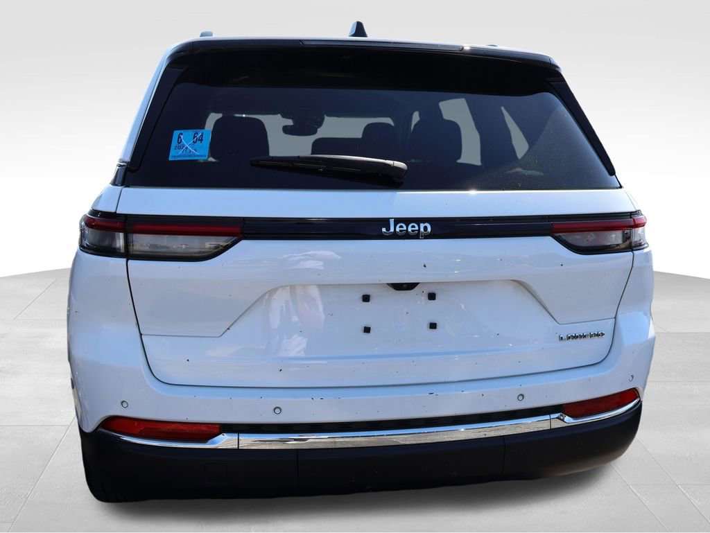 Used 2024 Jeep Grand Cherokee Laredo image 8