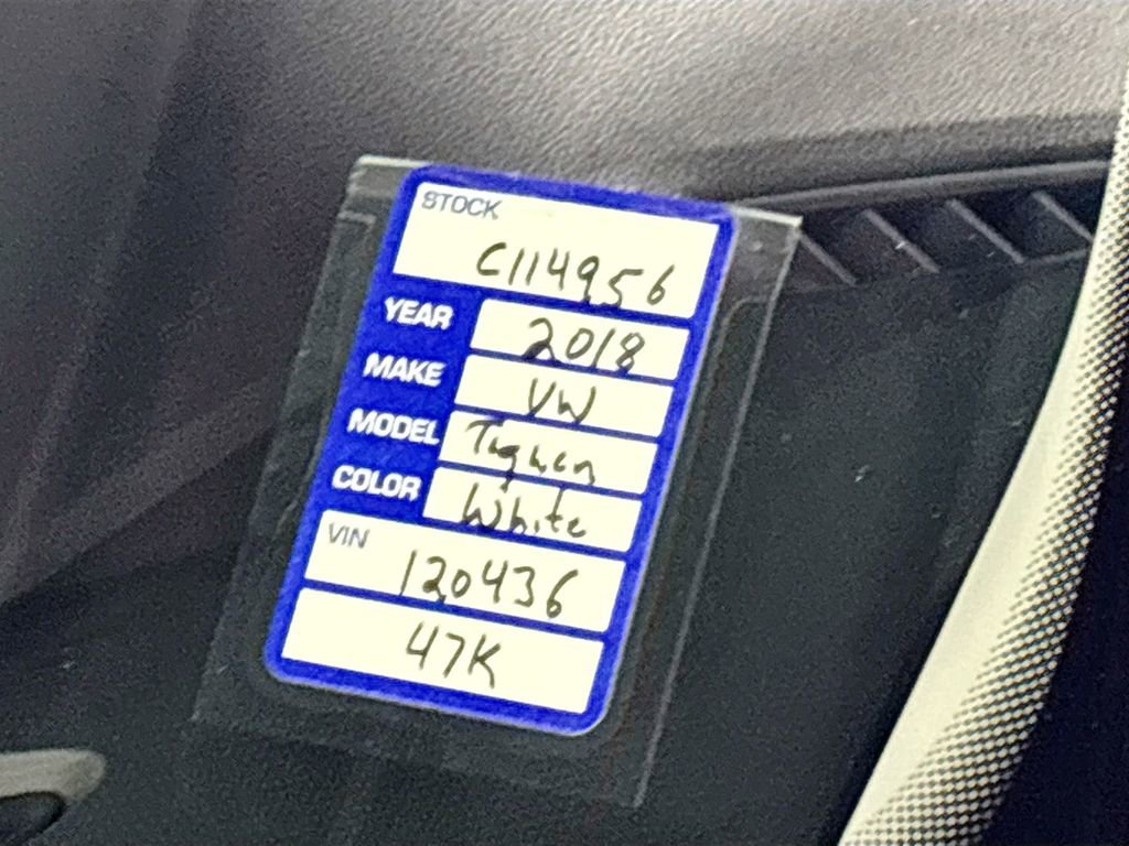 Used 2018 Volkswagen Tiguan SE w/ Panoramic Sunroof Package image 25