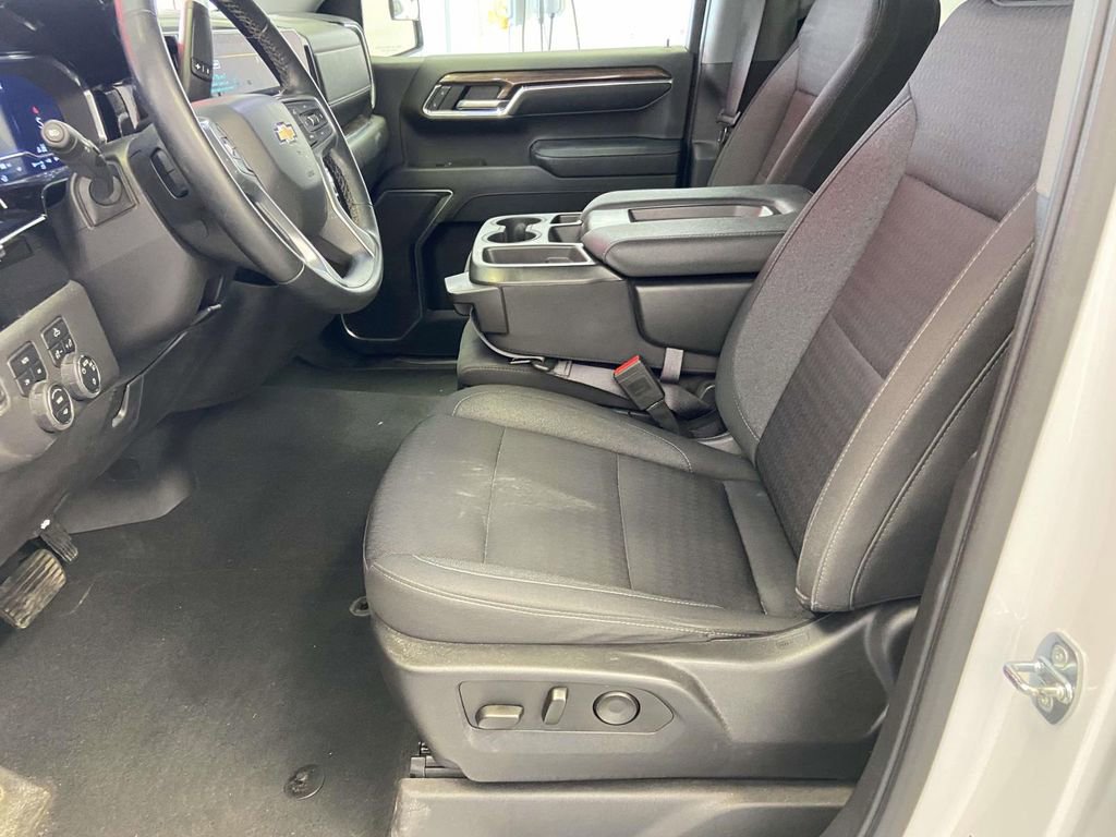 Used 2023 Chevrolet Silverado 1500 LT AWD/4WD image 17