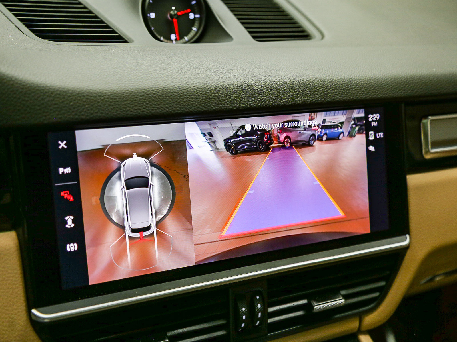 Certified 2023 Porsche Cayenne AWD/4WD image 29