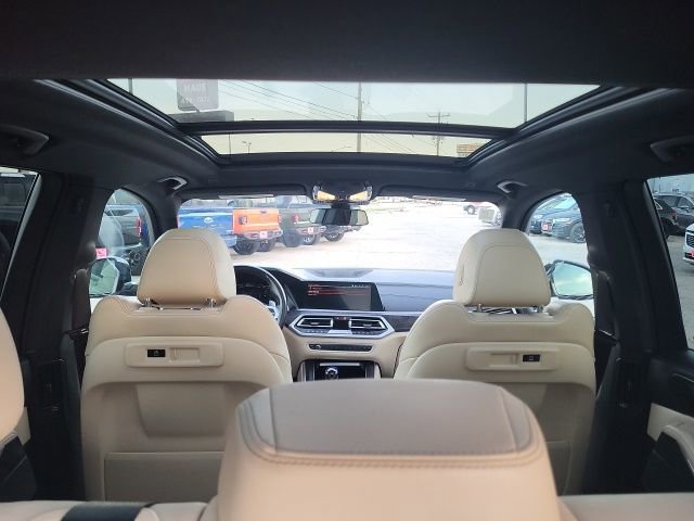 Used 2022 BMW X5 xDrive40i w/ M Sport Package image 2