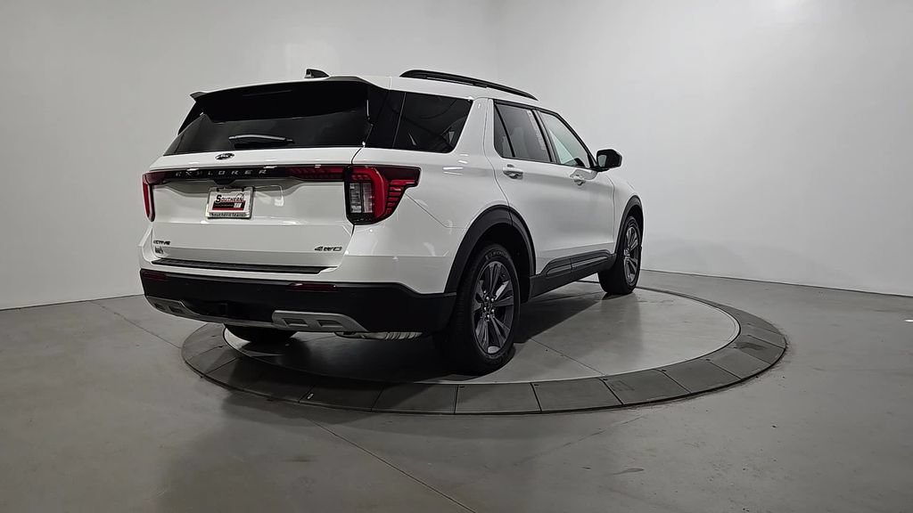 Used 2026 Ford Explorer Active w/ Active Comfort Package AWD/4WD image 5