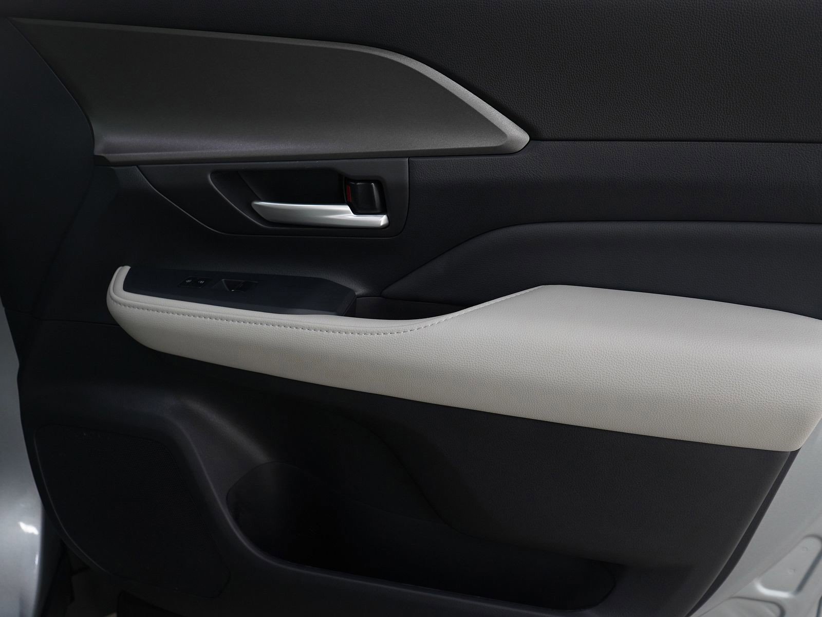 Used 2025 Toyota Grand Highlander AWD Hybrid image 9