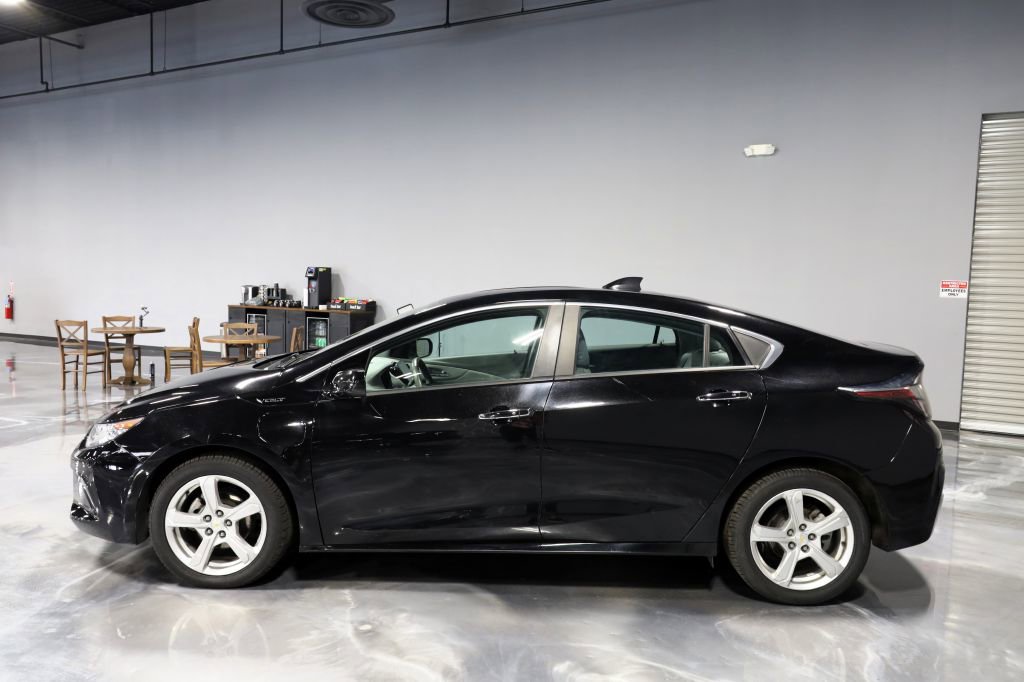 Used 2016 Chevrolet Volt LT w/ Comfort Package FWD image 4