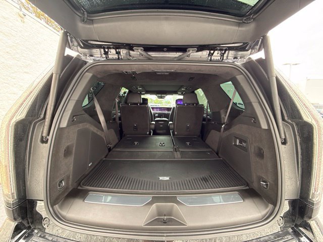 Used 2026 Cadillac Escalade Platinum Sport w/ LPO, ONYX Package AWD/4WD image 7