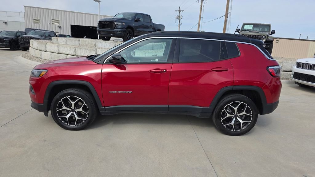 Used 2025 Jeep Compass Limited AWD/4WD image 2