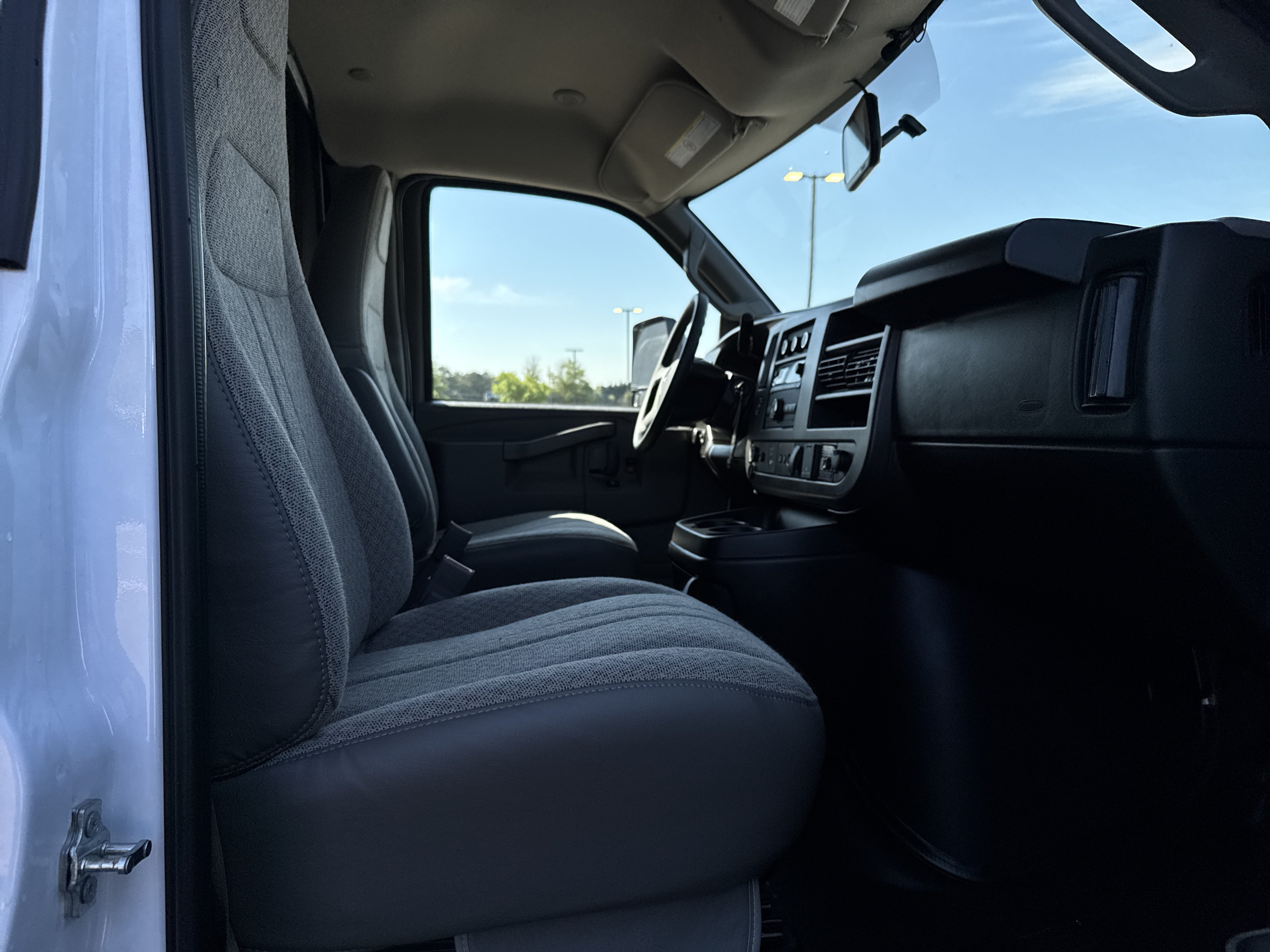 New 2026 GMC Savana 3500 Extended w/ Power Convenience Package RWD image 27