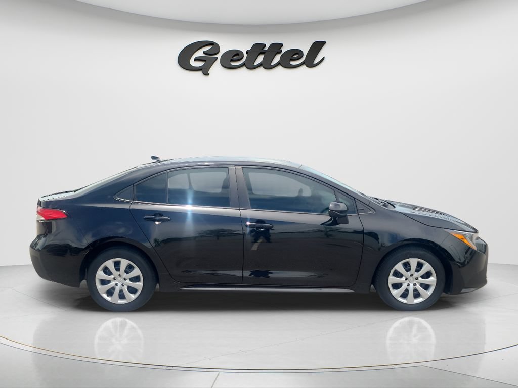 Used 2023 Toyota Corolla LE FWD image 4