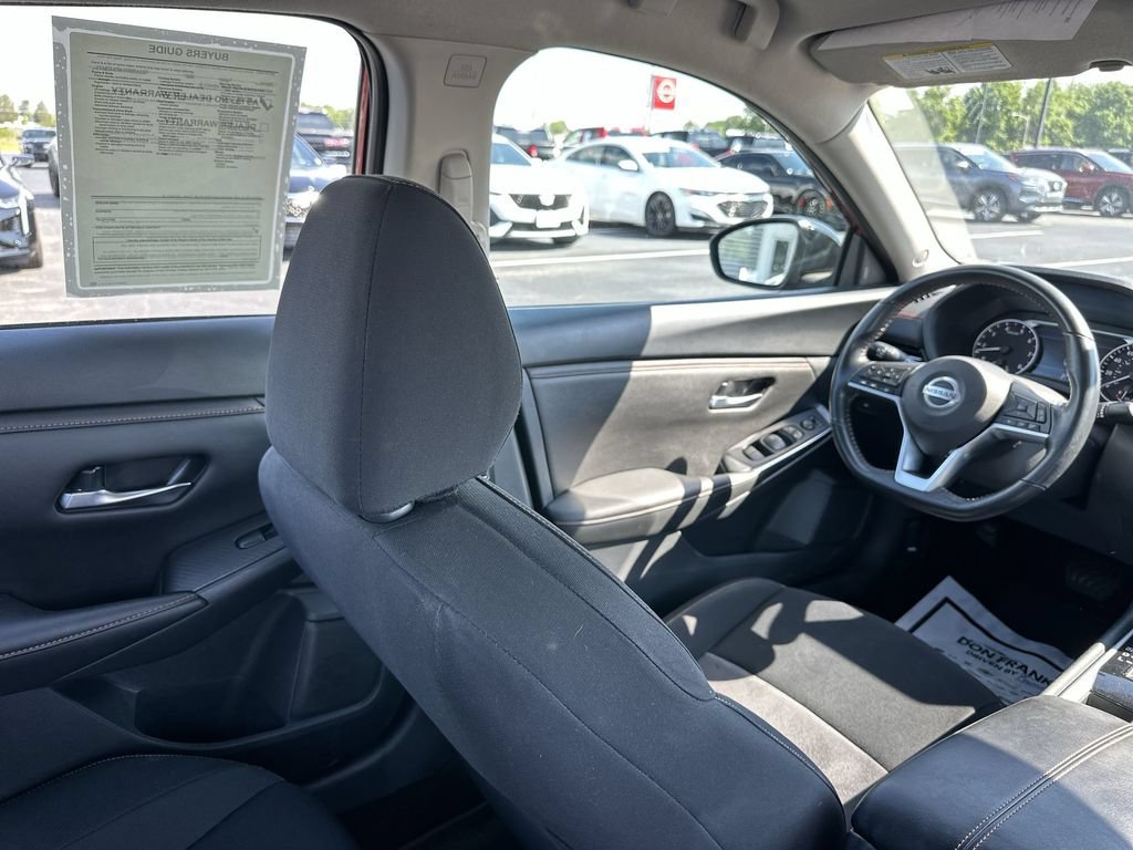 Used 2023 Nissan Sentra SR w/ Electronics Package FWD image 15