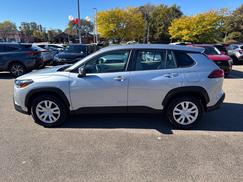 Used 2024 Toyota Corolla Cross L AWD/4WD image 4