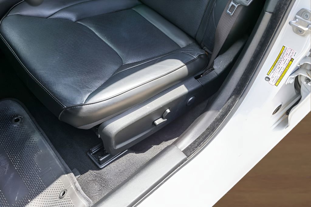 Used 2022 Chrysler 300 Touring L w/ Comfort Group RWD image 8