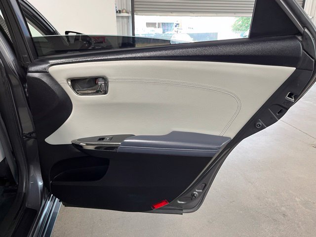 Used 2014 Toyota Avalon XLE Touring FWD image 16