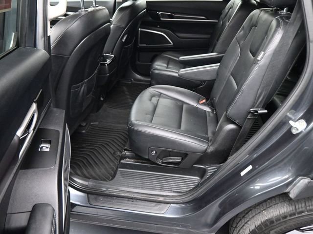 Used 2023 Kia Telluride S image 16