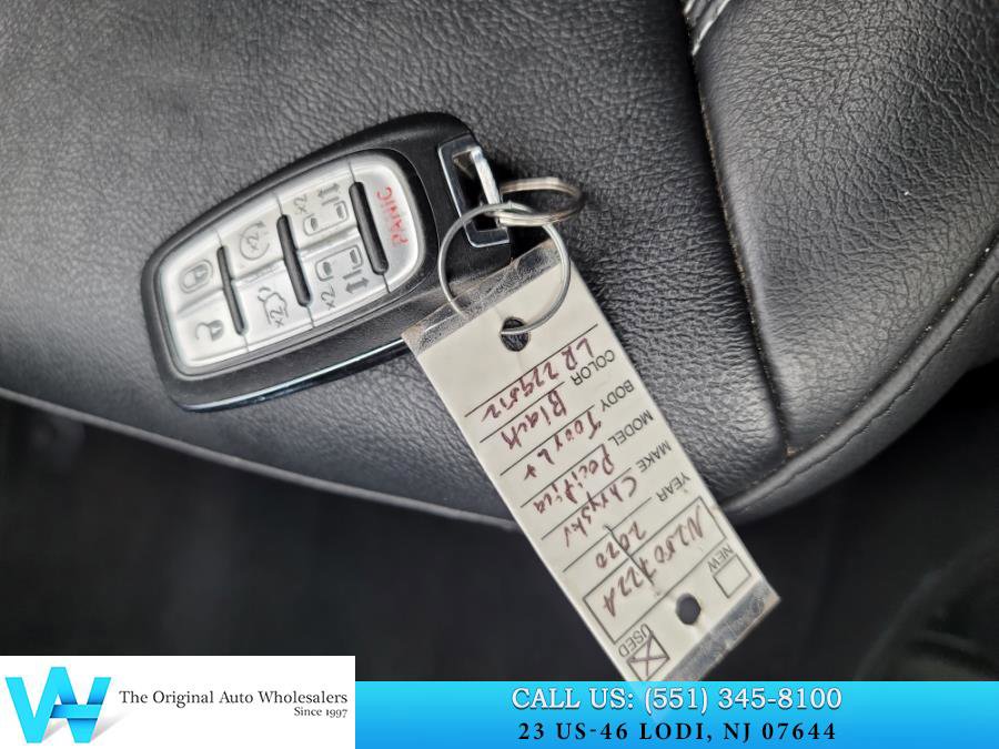 Used 2020 Chrysler Pacifica Touring-L Plus w/ S Appearance Package image 27