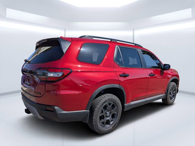 Used 2025 Honda Pilot TrailSport image 3