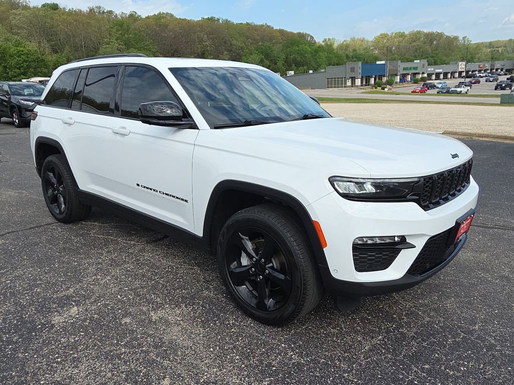 Used 2024 Jeep Grand Cherokee Limited w/ Luxury Tech Group II image 2